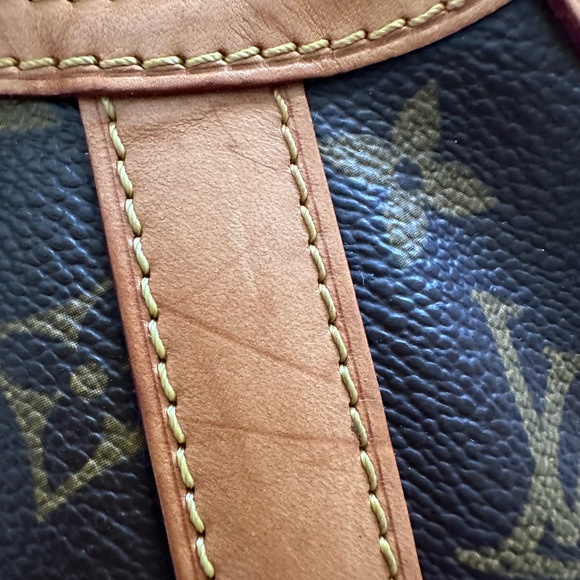 Louis Vuitton Monogram Canvas Leonor Limited Edition ruffled bag. - Picture 16 of 16